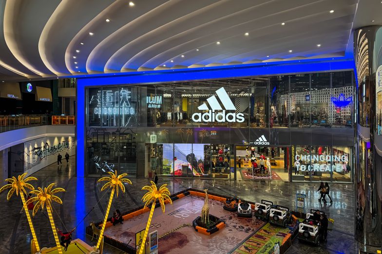 Adidas planuje duże zwolnienia. Pracę straci nawet 500 osób