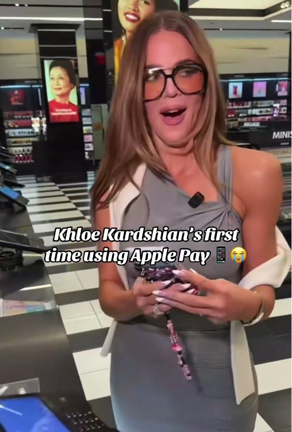 Khloe Kardashian pierwszy raz zapłaciła w sklepie telefonem