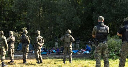 Uchodźcy na granicy. Morawiecki: Zaplanowana akcja reżimu Łukaszenki