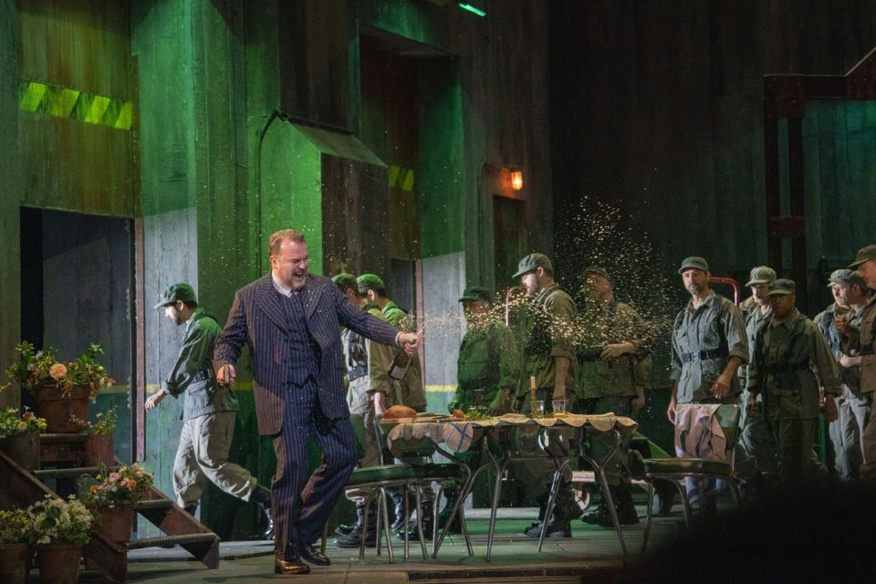 Tomasz Konieczny jako Don Pizarro podczas próby do "Fidelia" w The Metropolitan Opera © Jonathan Tichler Met Opera