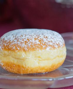 Tłusty czwartek 2024. Ile pączków zjadają w tym dniu Polacy?