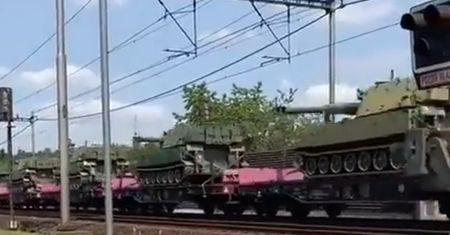 Mieszkańcy wszystko nagrali. Duży transport broni na torach