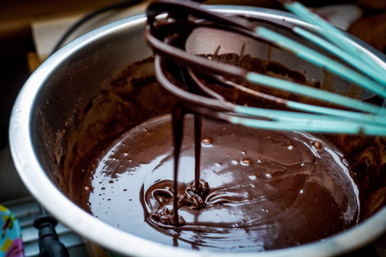 It's worth tempering chocolate glaze.