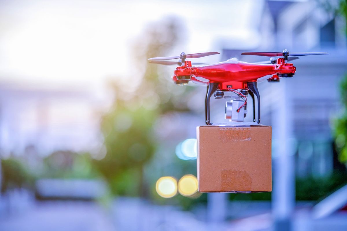 Amazon przysyła do Włoch pierwsze drony, które mają dostarczać paczki