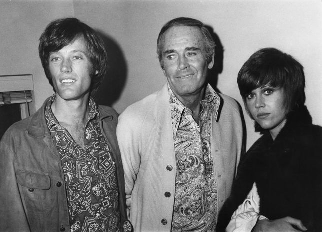 Peter, Henry i Jane Fonda na backstage'u ANTA Playhouse w Nowym Jorku w grudniu 1969 r.