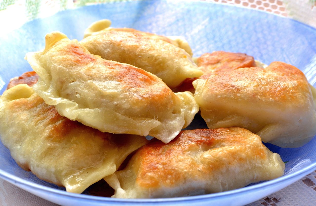 Pierogów z takim farszem jeszcze nie jadłeś. Użyj nietypowego składnika, będą palce lizać