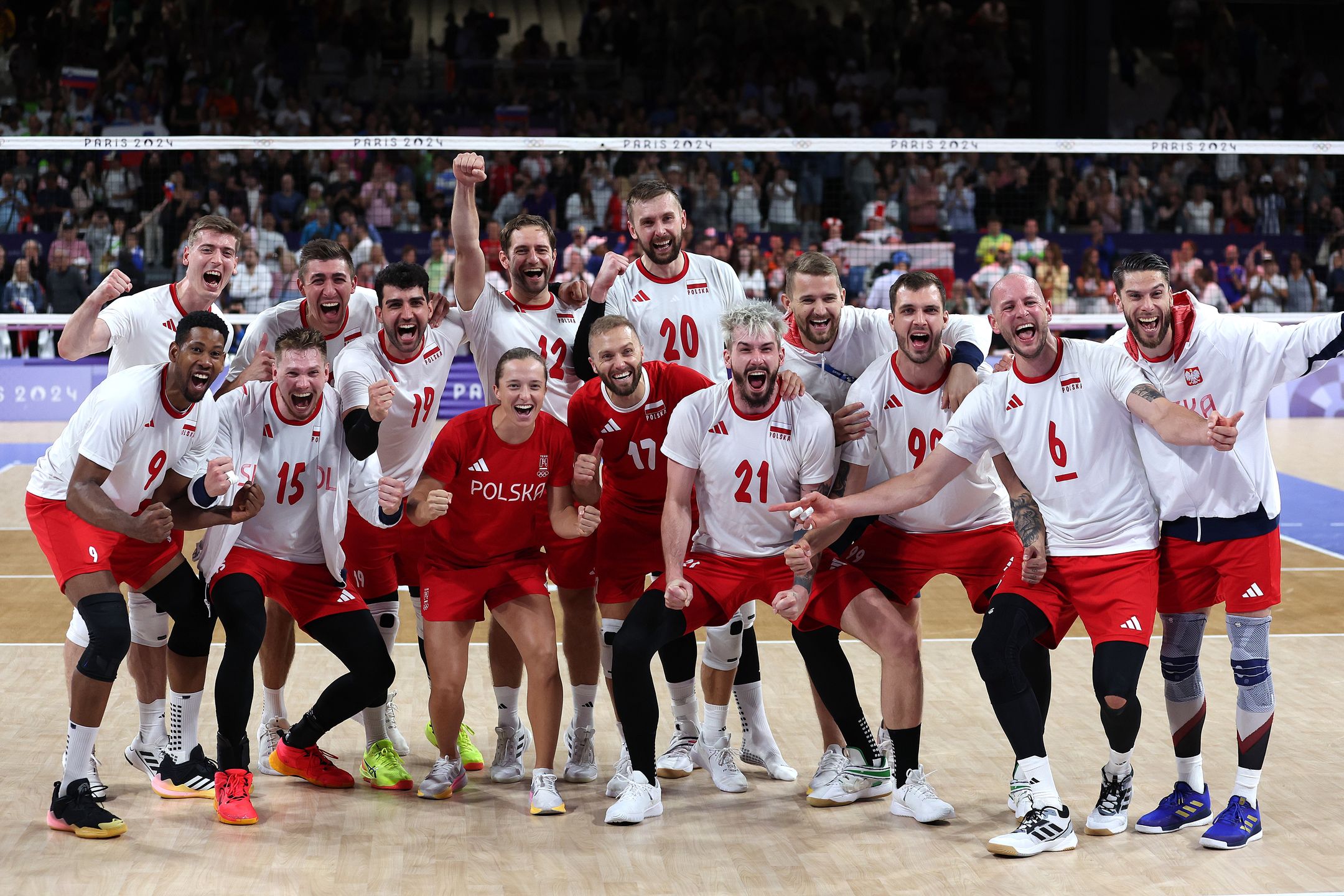 Volleyball - Olympic Games Paris 2024: Day 10PARIS, FRANCE - AUGUST 05: Players of Team Poland pose for a team photo with Tennis player Iga Swiatek after the team's victory in the Men's Quarterfinal match between Team Slovenia and Team Poland on day ten of the Olympic Games Paris 2024 at Paris Arena on August 05, 2024 in Paris, France. (Photo by Carl Recine/Getty Images)Carl Recinebestof, topix