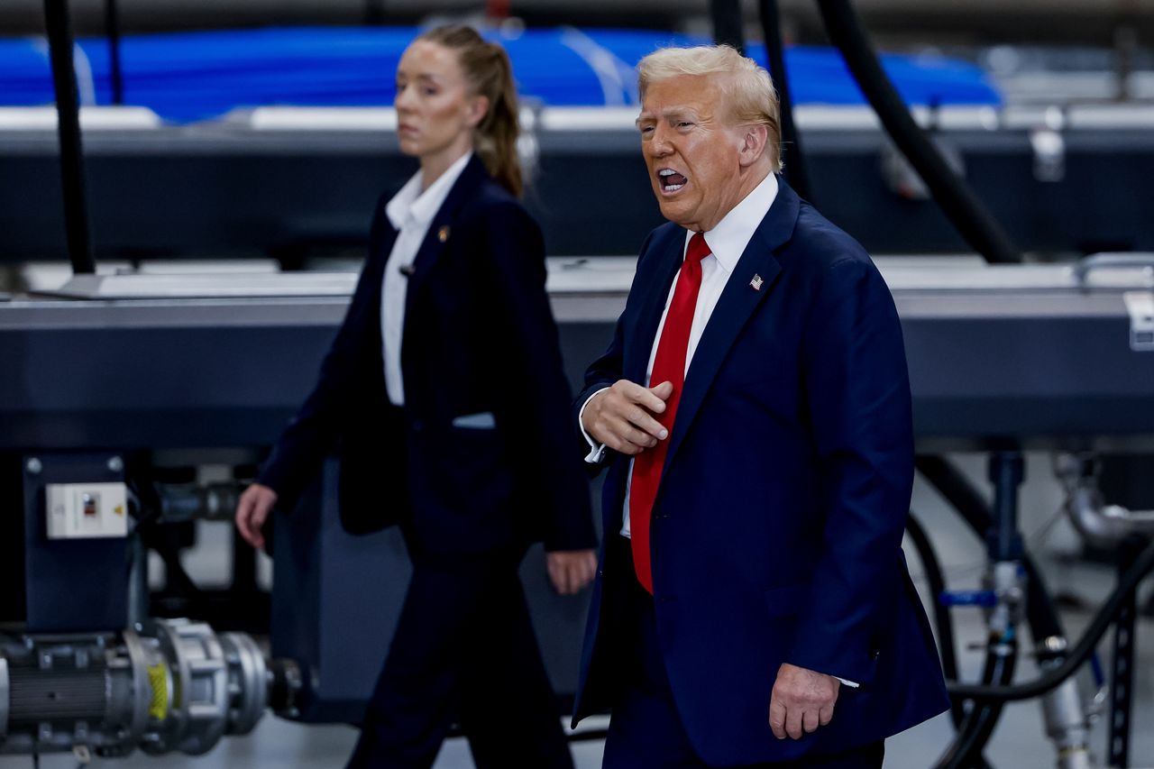 Trump blasts Biden's handling of Ukraine, calls Zelensky 'the greatest salesman'
