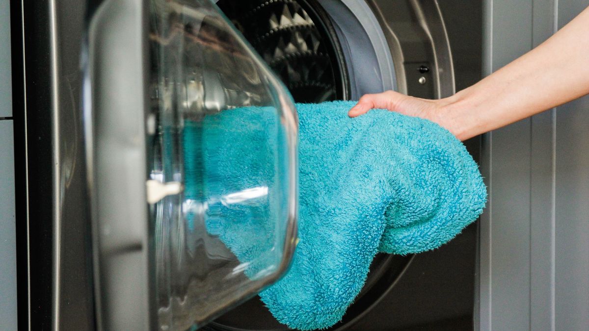 Washing towels
Placing a towel in the washing machine
Kinga Krzeminska