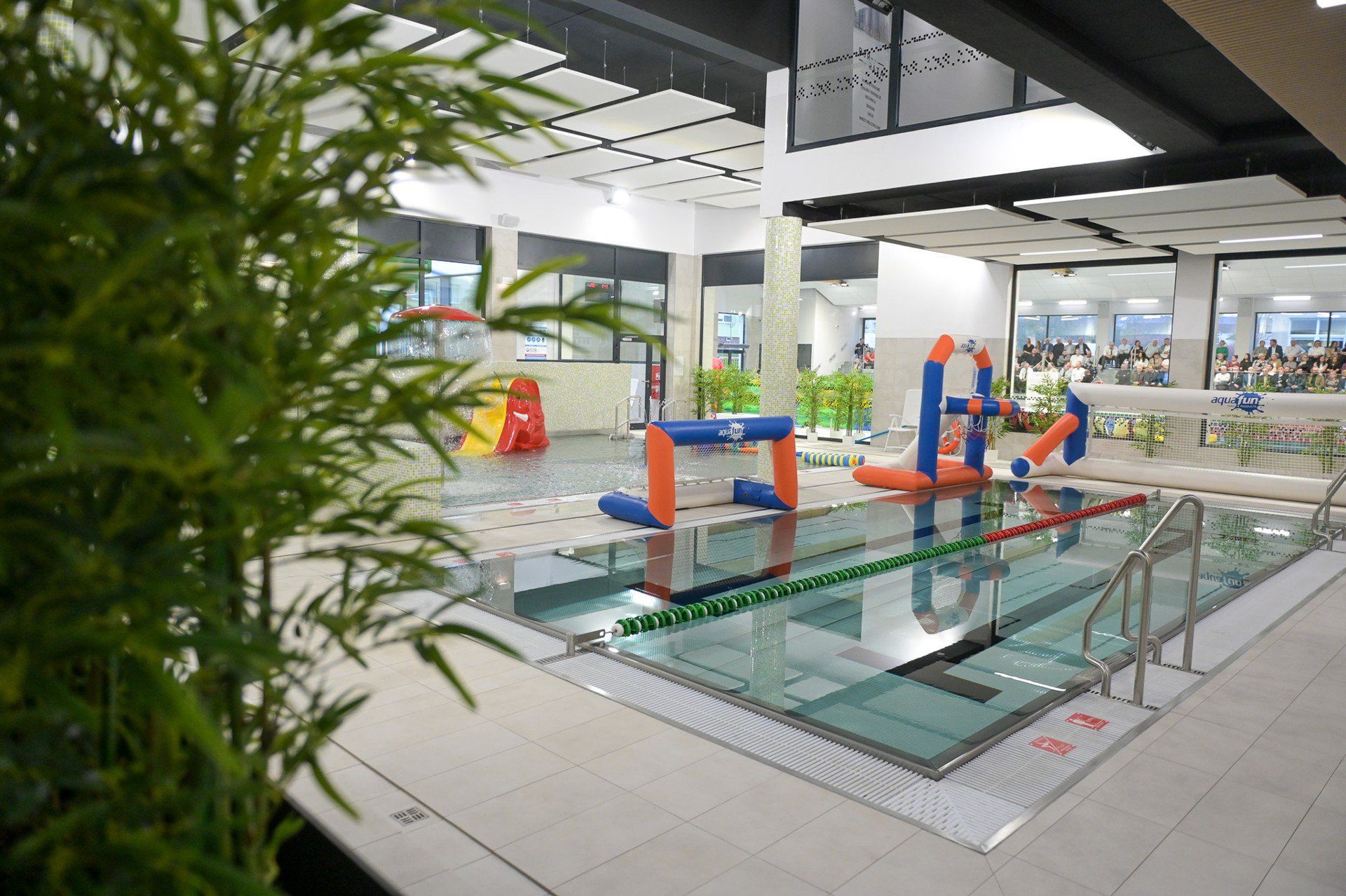 W Grudziądzu oficjalnie otwarto nowy basen. Obiekt, który powstał na Strzemięcinie, robi wrażenie