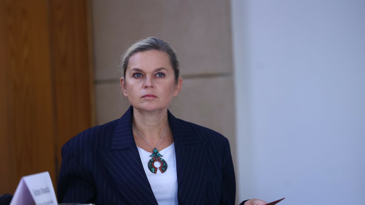 Raport IBE o braku prac domowych. Niepokojące skutki reformy. Na zdjęciu szefowa resortu edukacji Barbara Nowacka
