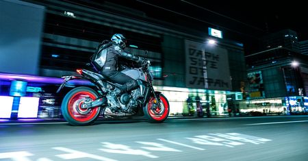 Debiutuje nowa Yamaha MT-09. Ma większą moc i zmieniony wygląd