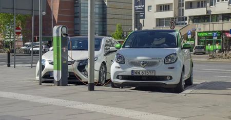 Mieliśmy być "potęgą" w dziedzinie elektromobilności. Przypominamy, jak to miało wyglądać