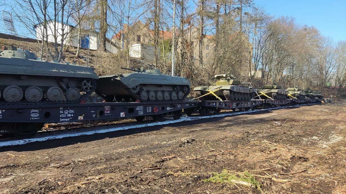 Kolumna czeskich T-72 zmierzająca w stronę Ukrainy 