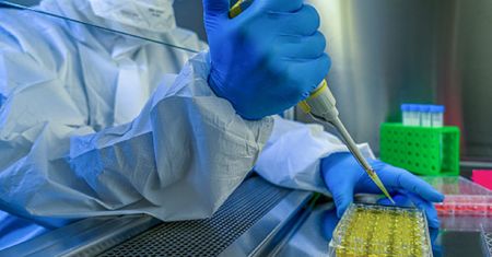 Naukowcy podejrzewali, że koronawirus wyciekł z laboratorium. Nie chcieli badać tej teorii