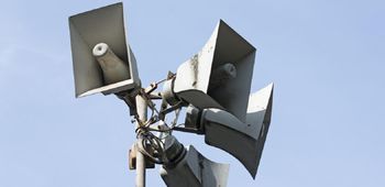 Syreny alarmowe w Warszawie. Wojewoda: "Jest to niezbędne"
