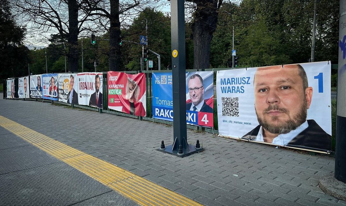 Plakat Mariusza Warasa wiszący obok bannerów wyborczych w Gdańsku fot. Mariusz Waras