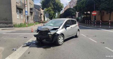 78-latek nie ustąpił pierwszeństwa przejazdu. Trzy osoby w szpitalu!