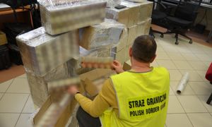 Przemycali papierosy dronami. Zatrzymano dwóch Białorusinów i Polaka