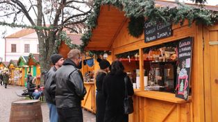 Rzeszów: Na rynku stanęło Świąteczne Miasteczko. Jakie atrakcje?