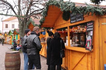 Rzeszów: Na rynku stanęło Świąteczne Miasteczko. Jakie atrakcje?