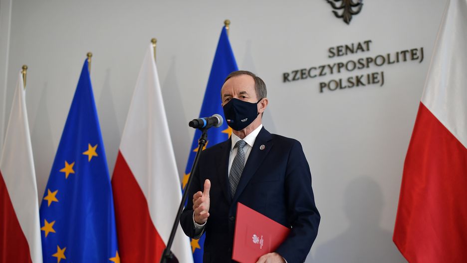 Tomasz GrodzkiWarszawa, 21.07.2021. Marsza�ek Senatu Tomasz Grodzki podczas konferencji prasowej przed posiedzeniem wy�szej Izby Parlamentu w Warszawie, 21 bm. Podczas trzydniowego posiedzenia senatorowie zajm� si� m.in. wyborem kandydat�w na stanowiska Rzecznika Praw Obywatelskich i prezesa Instytutu Pami�ci Narodowej oraz ustaw� o zmianie ustawy o partiach politycznych. (sko) PAP/Marcin ObaraMarcin Obaraobrady, parlament, politycy, polityka, posiedzenie Senatu, sala posiedze�, Senat, senatorowie, 10, 10., covid, covid-19, Dziesi�ta, Dziesi�tej, epidemia, Kadencji, koronawirus w Polsce, pandemia, Sala plenarna posiedze� obrad, SARS-CoV-2, Senat RP, Senator, Senatorzy, stan epidemii, X kadencja, Marsza�ek Senatu , Tomasz Grodzki