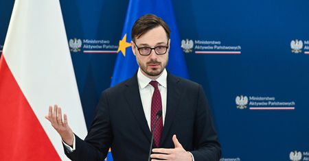 Trzęsienie ziemi w PLL LOT. Minister ostro: sprawa jest bulwersująca