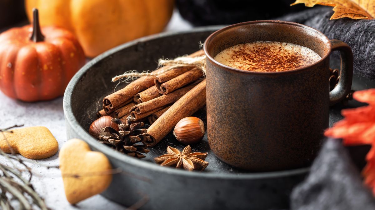 wawel kubek kawy laski cynamonu