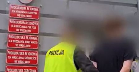 Policjant kradł pieniądze na służbie. Zatrzymali go koledzy
