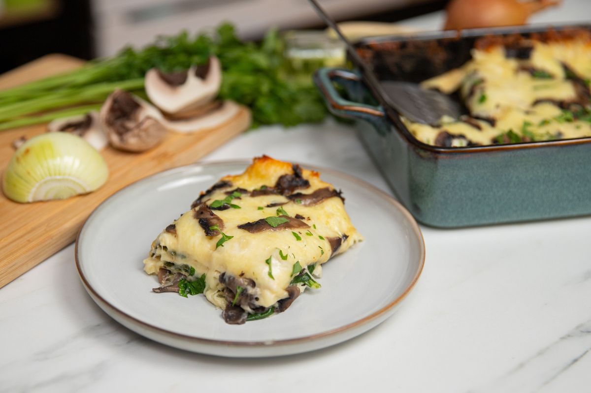 Lighten up your weeknights with this quick and simple spinach-mushroom lasagna recipe