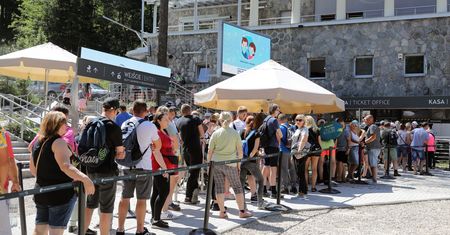 4 godziny stania w kolejce. Zakopane pęknie w szwach