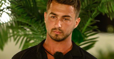"Love Island". Przez skandal opuścił program. Skompromitowany uczestnik wydał oświadczenie