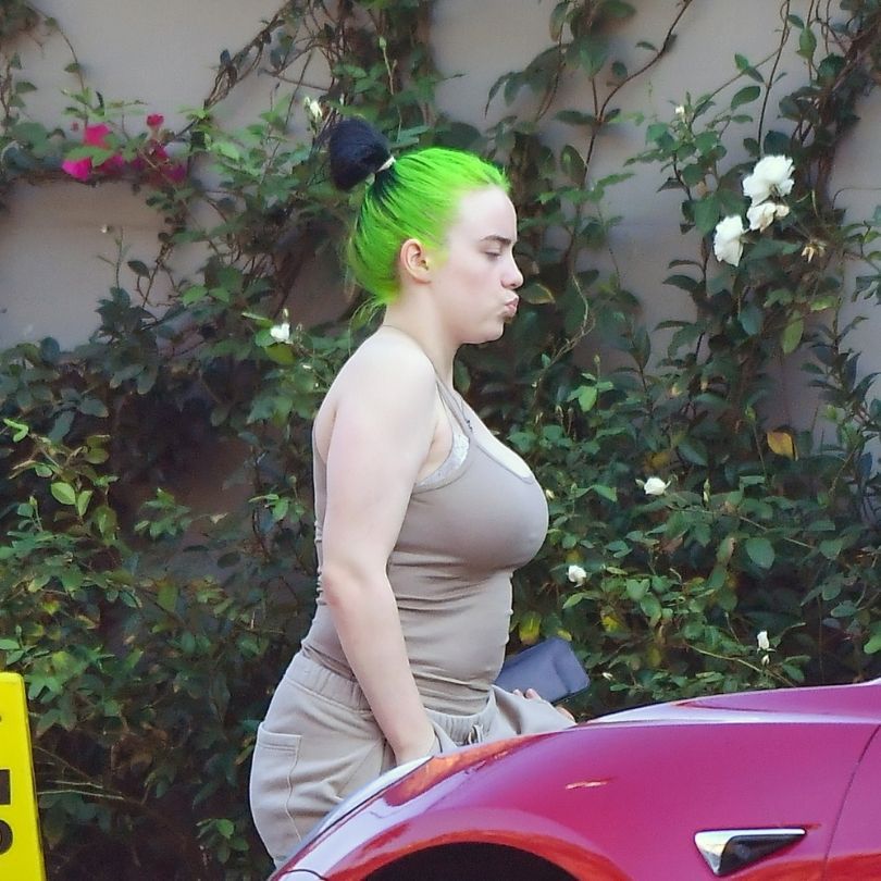 "Zwyczajna" Billie Eilish przechadza się po Los Angeles