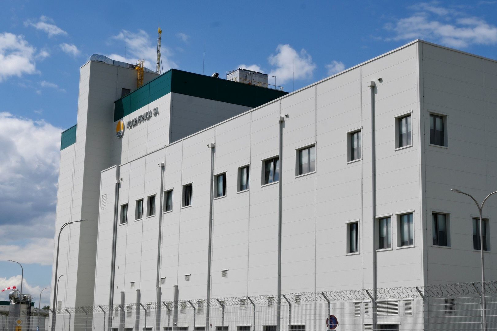 Zespół Elektrociepłowni Wrocławskich KOGENERACJA, należący do PGE Energia Ciepła z Grupy PGE, uruchomił nową elektrociepłownię gazową Czechnica-2 w Siechnicach.