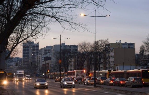 Nowe latarnie na Grochowskiej. "Jaśniej i bezpieczniej"