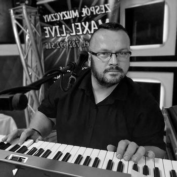 44-letni muzyk Mateusz Bieńkowski zmarł nagle. Zasłabł w czasie występu