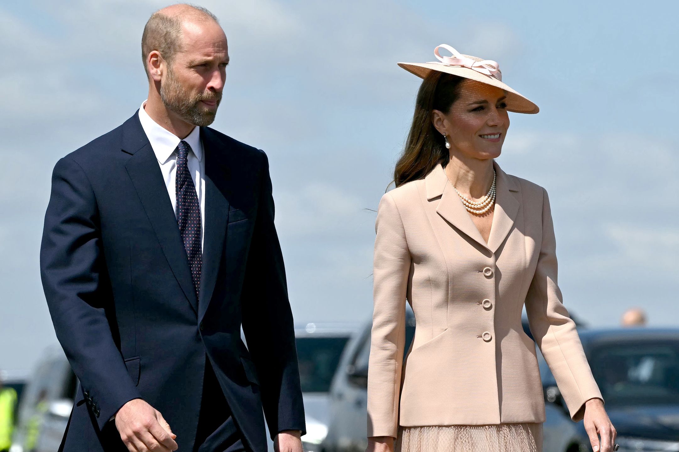 Macronowie składają wizytę księciu Williamowi i księżnej Kate