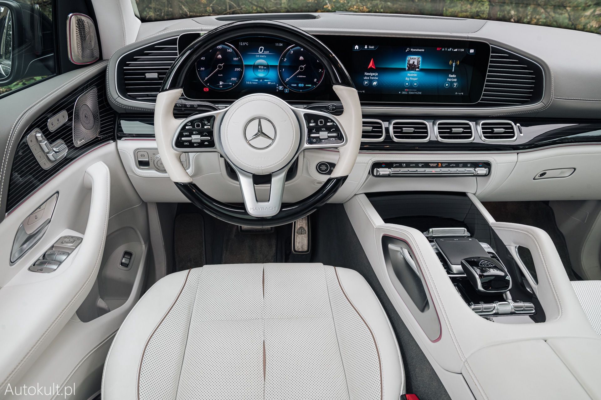 Range Rover (2022) vs Bentley Bentayga S (2022) vs Mercedes-Maybach GLS 600 (2022)
