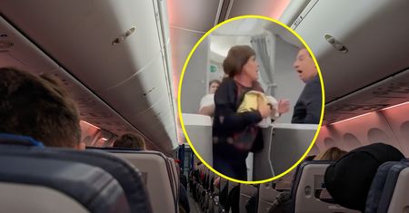 Awantura na pokładzie. Podróżna groziła stewardowi