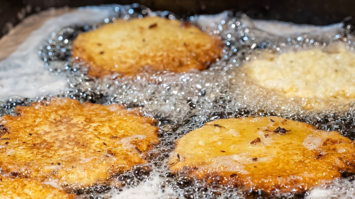 Smażenie placków ziemniaczanych może być dużo lżejsze