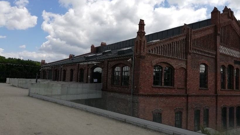 Śląskie. Punkt szczepień w Katowicach przeniesie się z MCK do jednego z budynków Muzeum Śląskiego.