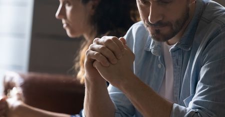 Żyją razem po rozwodzie. "Wróciłam do domu i przyłapałam go na seksie"