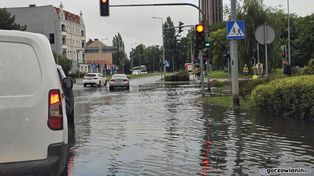 Gorzów: Lało jak z cebra. Zalana została ul. Grobla