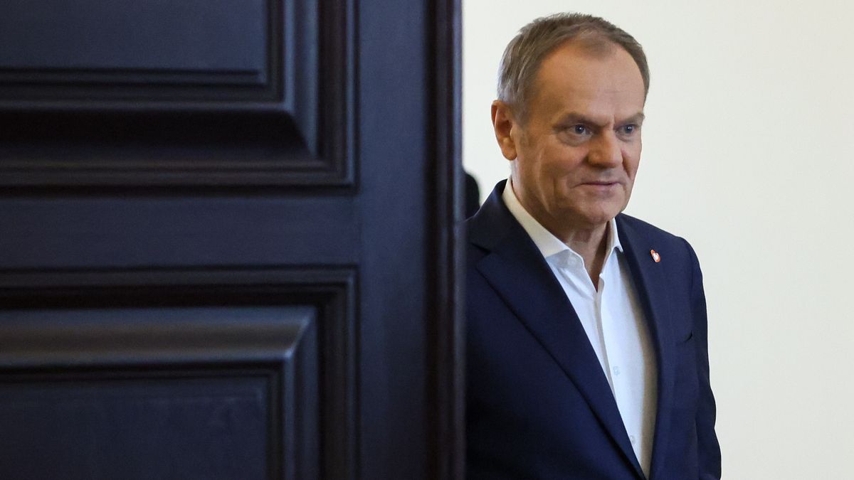 Warszawa, 29.01.2025. Premier Donald Tusk przed posiedzeniem rządu w siedzibie Kancelarii Prezesa Rady Ministrów w Warszawie, 29 bm. Rada Ministrów ma się zająć m.in. projektem uchwały ws. rewizji Krajowego Planu Odbudowy, który zakłada m.in. rezygnację z postulatu oskładkowania umów cywilnoprawnych na rzecz alternatywnej reformy zakładającej wzmocnienie Państwowej Inspekcji Pracy. (jm) PAP/Leszek Szymański