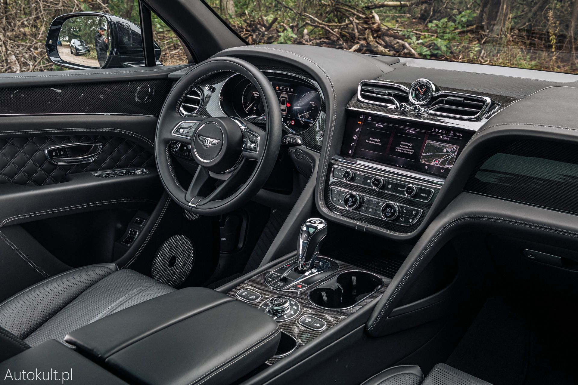 Range Rover (2022) vs Bentley Bentayga S (2022) vs Mercedes-Maybach GLS 600 (2022)