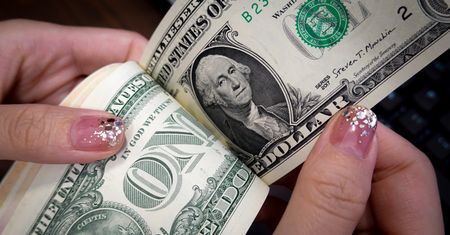 Dolar na szczycie. Najsilniejszy kurs wobec złotego od miesięcy