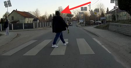 Nawet nie spojrzała. Kobieta nagrana. Komentarz zbędny