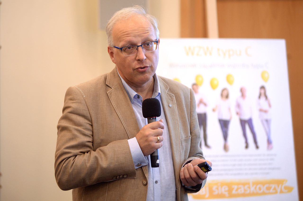 Koronawirus w Polsce. Prof. Robert Flisiak mówi o schyłku epidemii - Prof. Robert Flisiak