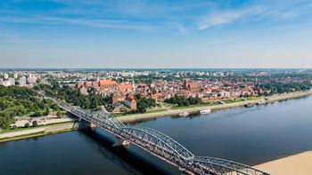 Toruń traci mieszkańców, ale jego powiat rośnie. Demografia pokazuje, że metropolia ma sens!