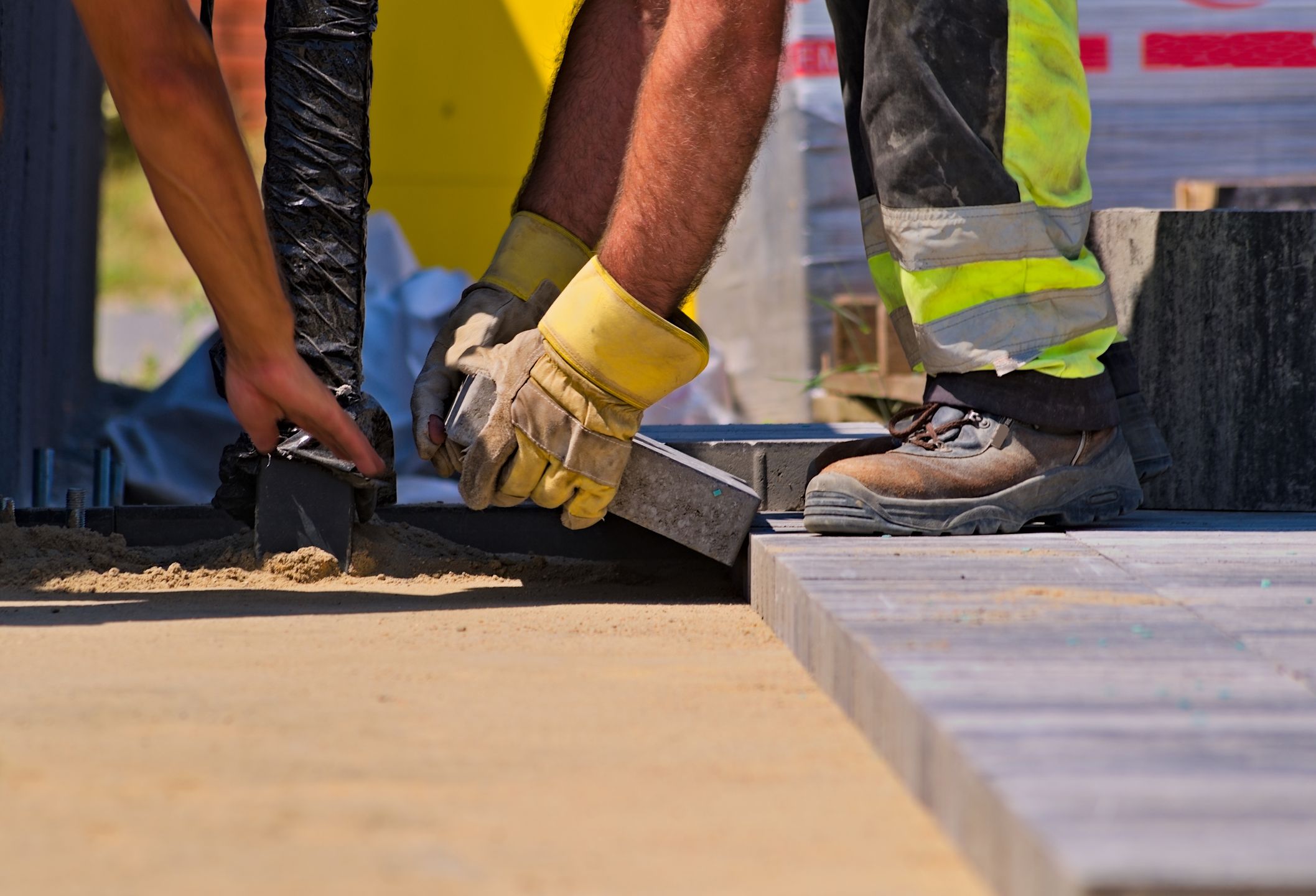 men at work, pavers at work, budowa, drewna, buty robocze, brukarze, pracy, budowlaniec, stolarstwo, dom, artisan, metal, drewno, burta, mierniczy, osoba, bisnes